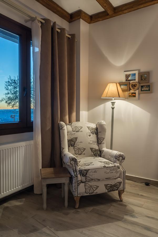 Almondhouse Suites With Fireplace - Adults Only Αράχωβα Εξωτερικό φωτογραφία