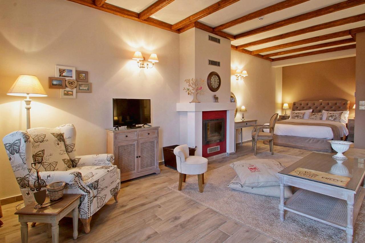 Almondhouse Suites With Fireplace - Adults Only Αράχωβα Εξωτερικό φωτογραφία